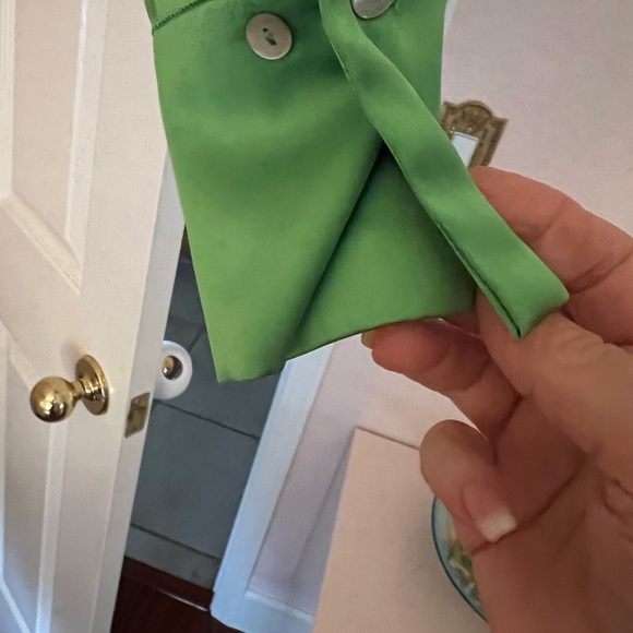 House of Harlow 1960 Apple green satin button down blouse. - Picture 4 of 8